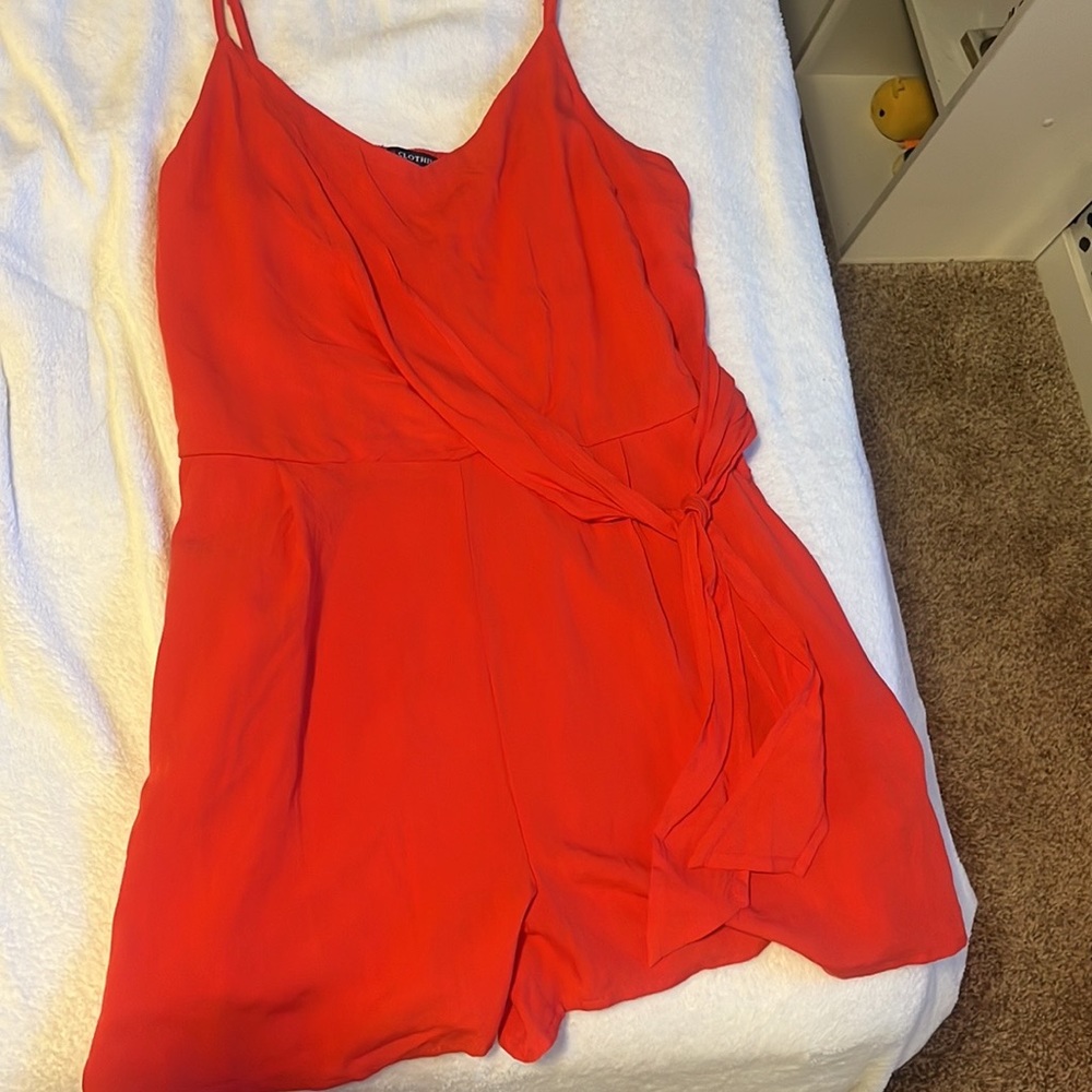 Never worn. Tag still attached.